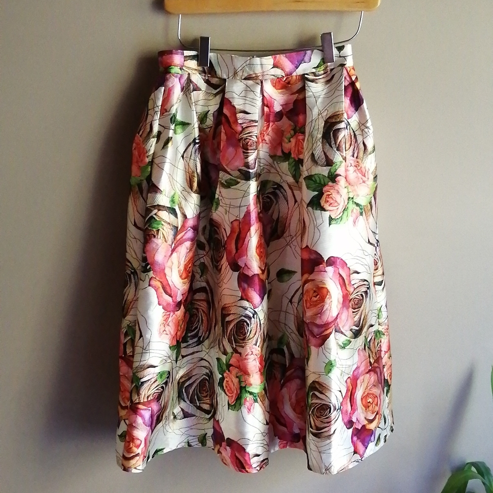 CHELSEA Flowered Skirt Size